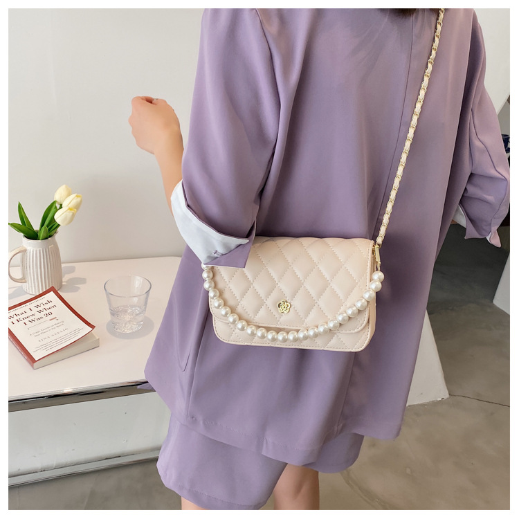 Fashion Pearl Chain Rhombus Embroidery Thread Messenger Small Square Bag Wholesale display picture 9