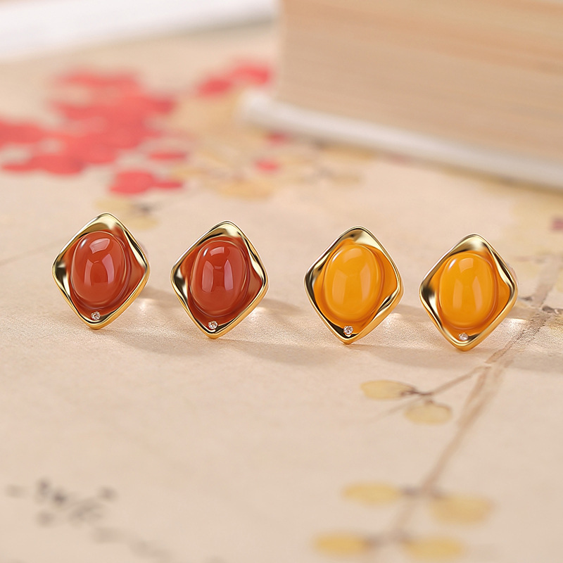 Bông tai bạc S925 mạ vàng đính mã não đỏ hình trứng vuông phong cách retro — Mô hình sáp ong
