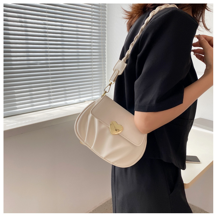 Wholesale Heart Buckle Fold One-shoulder Messenger Small Round Bag Nihaojewelry display picture 44