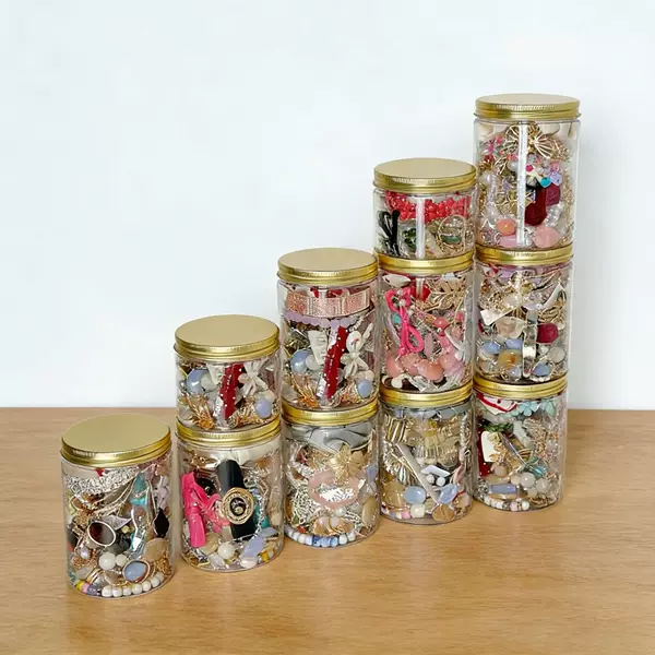 Surprise Jewelry Gift Box with Random Variety of Gift Boxes, Fashionable and Versatile Exquisite Earrings, Necklaces, Hair Clips, Rings, and Jewelry