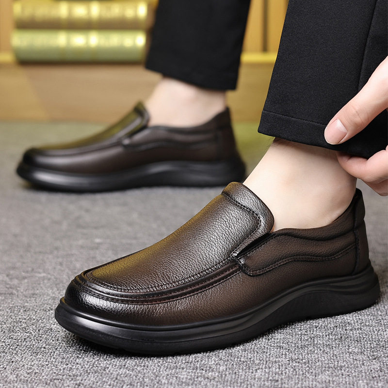 Giày lười nam da lộn mũi tròn gót thấp, đế mềm thoáng khí chống trượt — CS9562 màu nâu, CS9562 màu đen