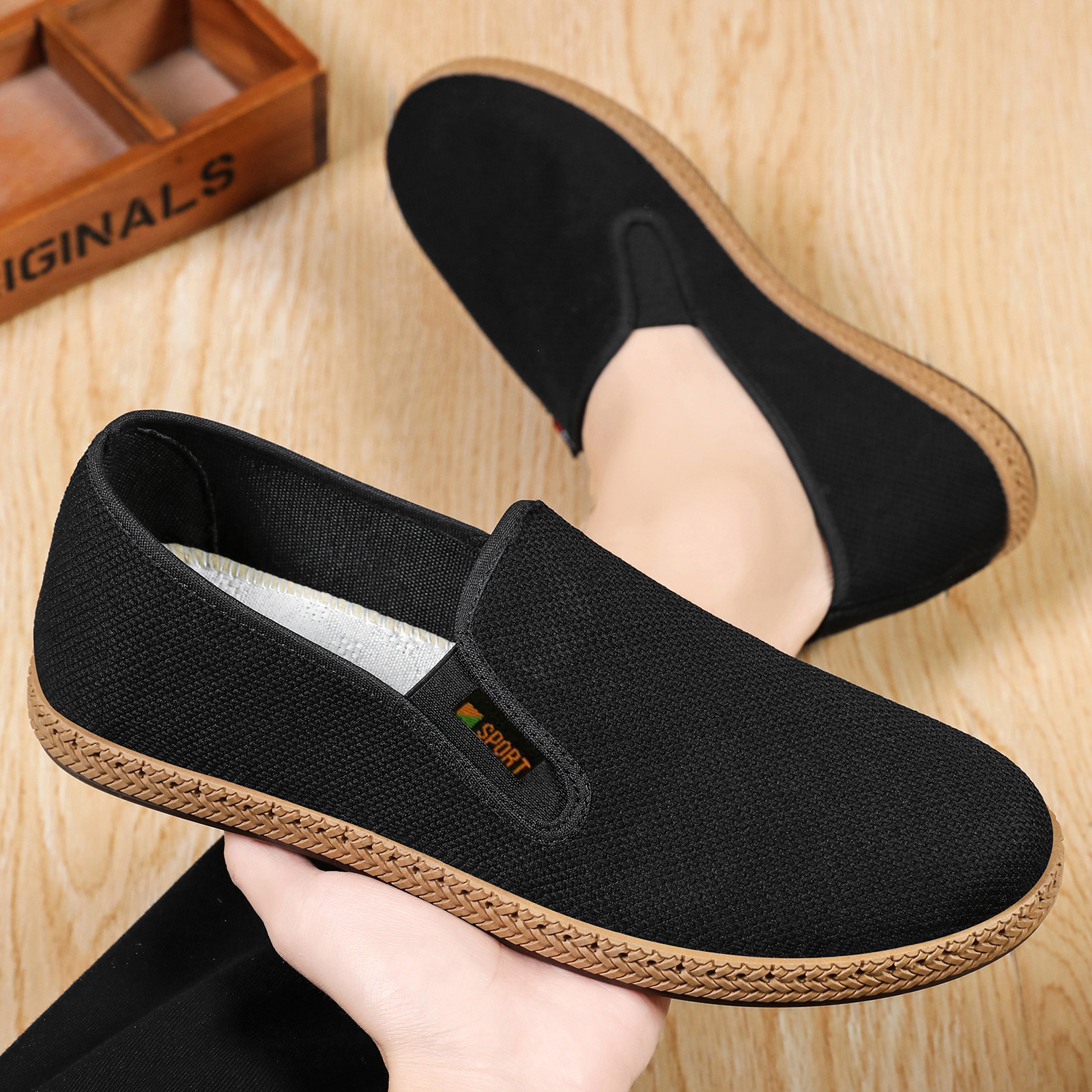 Zapatos de hombre transfronterizos de 18 años tejidos viejos zapatos de tela de Beijing con suela suave no cansados zapatos de padre con un pedaleo de zapatos de edad avanzada