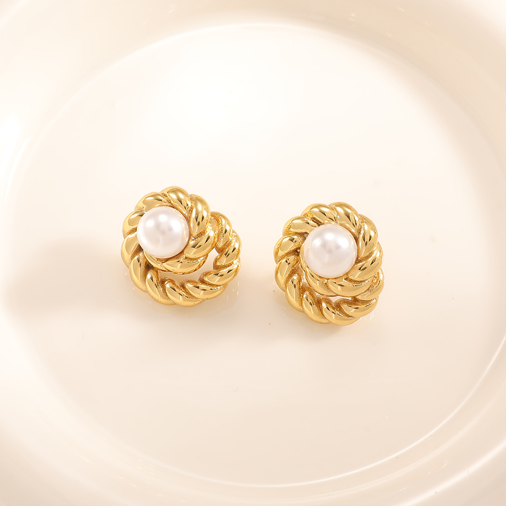 Diamante geométrico en forma de C pendientes de orejas de mujer temperamento coreano amor pendientes de orejas de corazón simple y compacto al por mayor