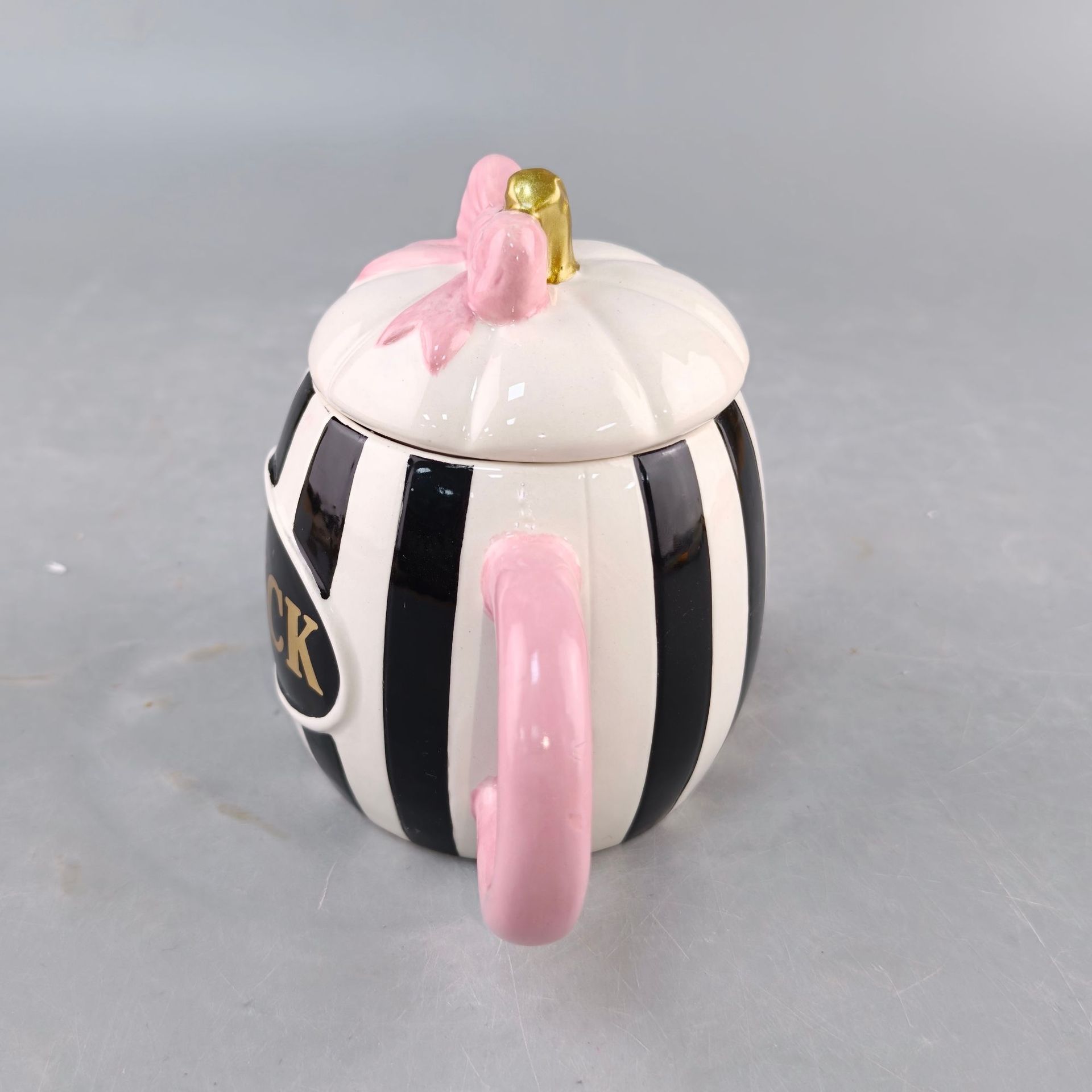 Creativo simple pintado a mano de cerámica rayada campana rosa taza de copa encantadora taza práctica de alta calidad de agua