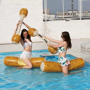 Надувной матрас с деревянным рисунком и палками для водных игр