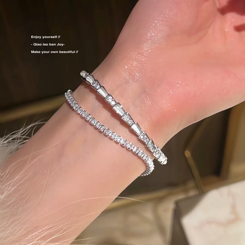 Браслет, серебро с камнем циркон, стиль light luxury