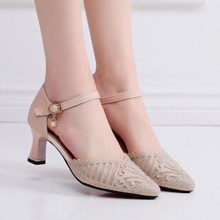 �����и�Ůʿ��Ьһ�ֿێ�����ܛ�����ꋌ��ЬС���°��^ˮ�ЬŮ