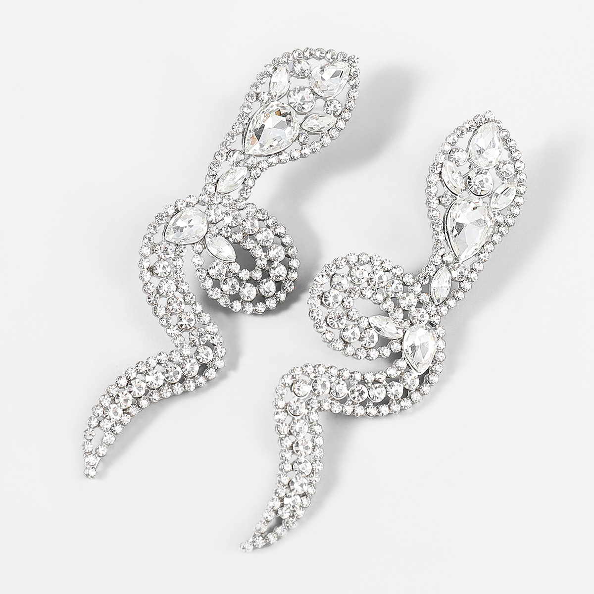 Orecchini a lobo a forma di serpente con cristalli eleganti_voghion.com