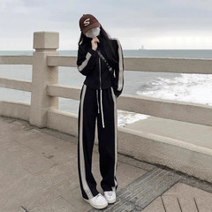 ファッションのスポーツのスーツの女性の小さい背の春と秋の新型の韓のゆったりしている気質のショートコートのファッションのカジュアルな2つのセット