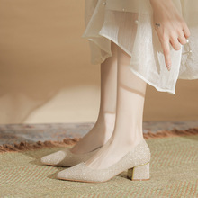 2025新款尖头粗跟高跟鞋大码加肥加宽婚鞋婚宴新娘鞋单鞋秀禾服