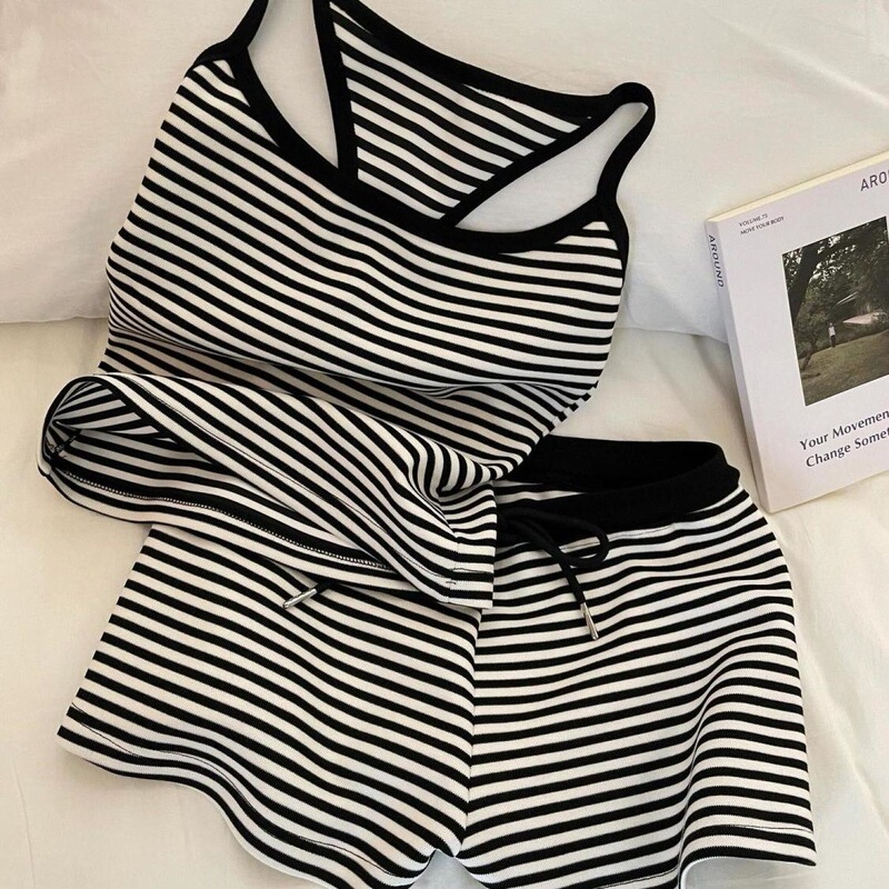 2025 New Summer Style Sweet and Cute Pure Desire Printed Black and White Stripesd Camisole Shorts Home Wear Set