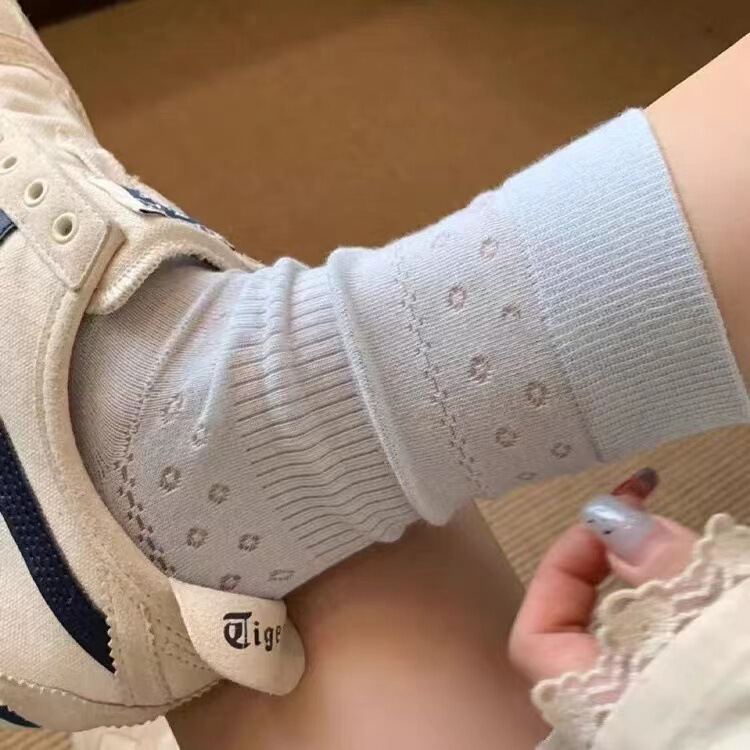 Carefully Selected Korean-Style Cream Socks, Thin Hollow Socks, Small Floral Socks, Breathable and Sweet, Versatile Mid-Calf Socks, Slouch Socks