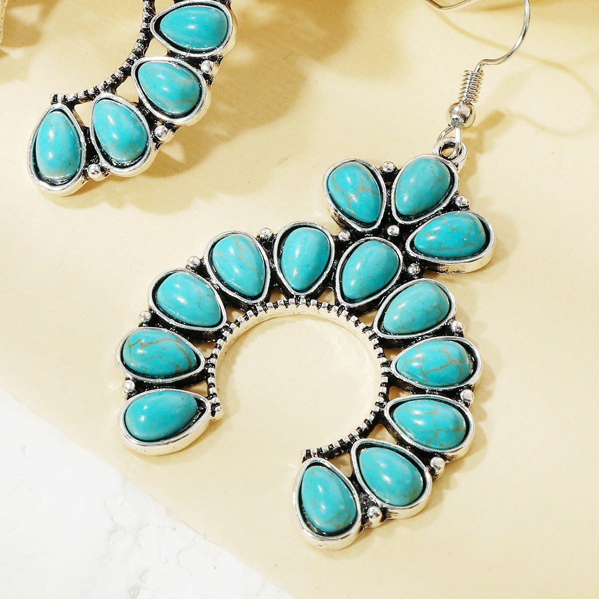 1 Pair Bohemian Water Droplets Heart Shape Flower Hollow Out Inlay Alloy Turquoise Drop Earrings display picture 2