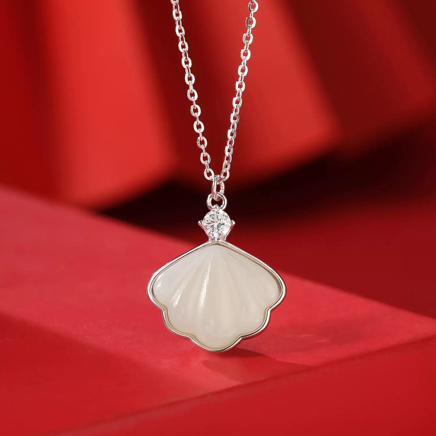 新款s925纯银锁骨项链女天然和田玉扇贝吊坠轻奢小众高级感配饰品