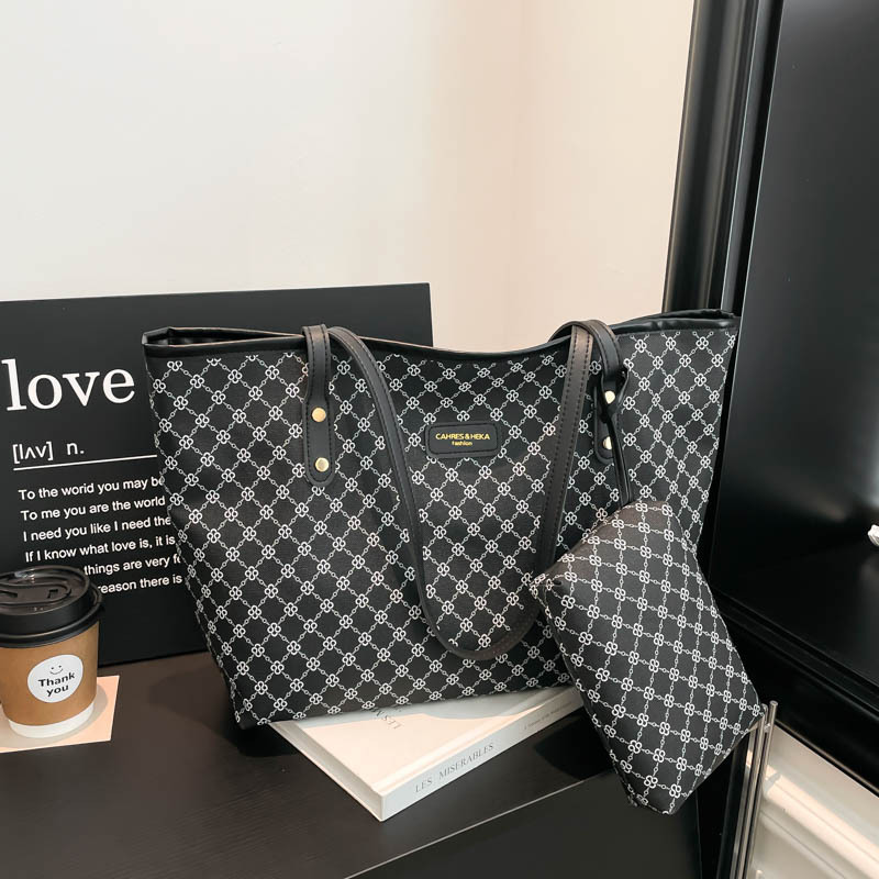 Tendencia transfronteriza coreana bolso de mano bolso de mujer 2025 nuevo invierno estriado bolso de hombro ligero de lujo bolso de brazos