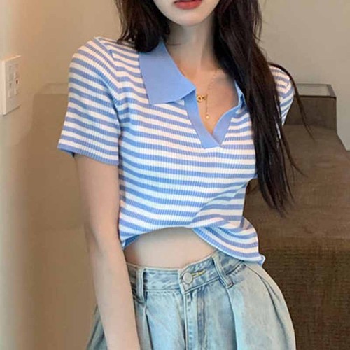 Striped summer thin-fit polo neck short-sleeve crop top with a sense of design, indie knit, trendy and cool silk blouse.