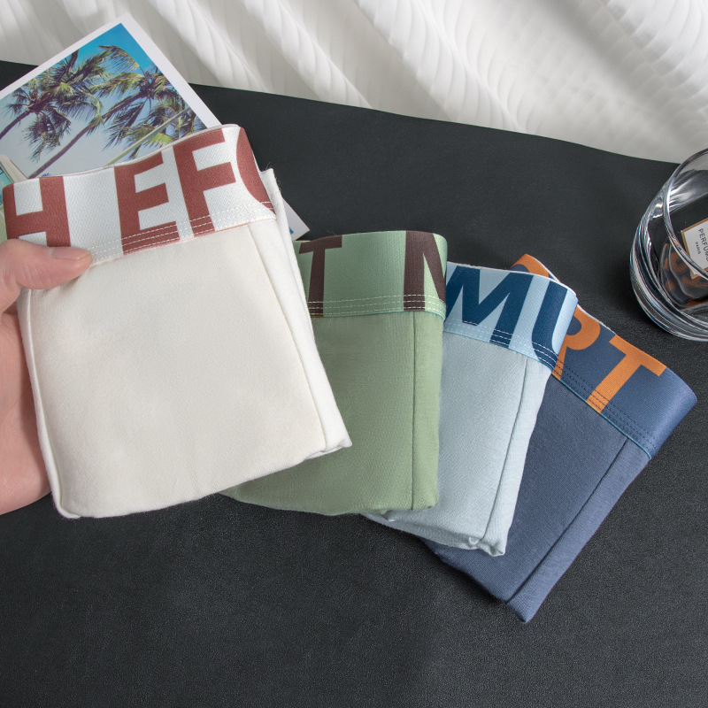 Ropa interior de hombre de algodón de nuevo estilo, antibacteriano y transpirable, calzoncillos con letras personalizadas, calzoncillos bóxer de hombre de tendencia de cintura media al por mayor