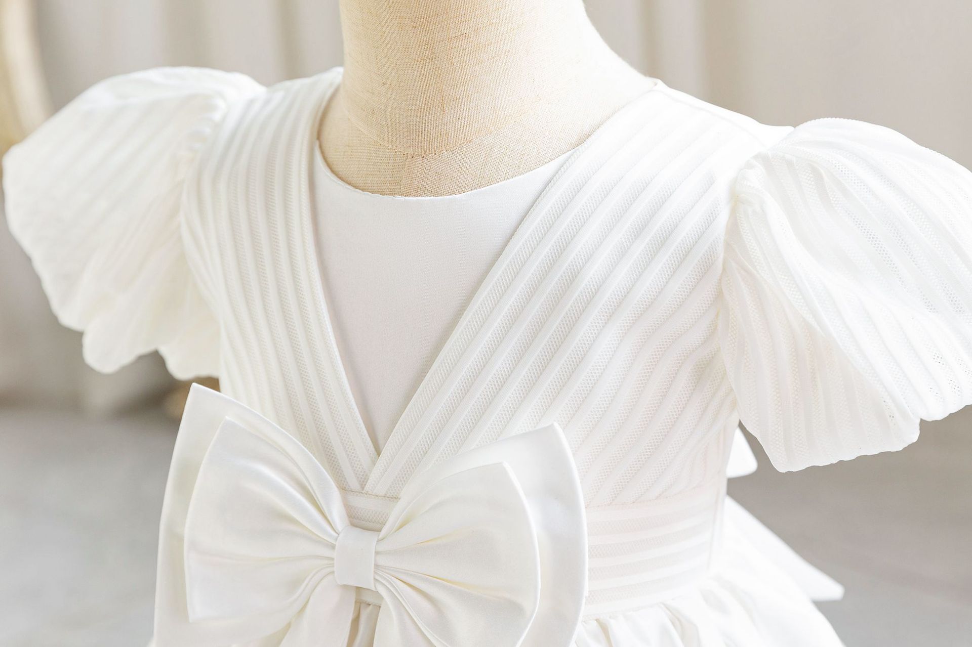 Robe d'anniversaire pour enfant Robe d'anniversaire pour enfant Robe de princesse de première année à rayures en satin avec nœud_voghion.com