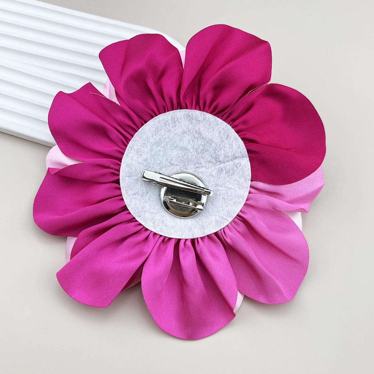 Elegante Flor Tela Mujeres Corsage display picture 8