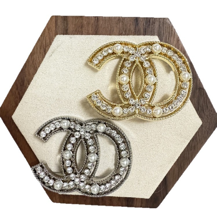 Letras transfronterizas anti-luz broche de cristal trajes de línea Europa y América joyas bolsos broches de diamante decoración