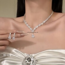 �Ɍ��r�� �����ɫ�ʯ ���W�p���ʯ���������Y���i������Ů