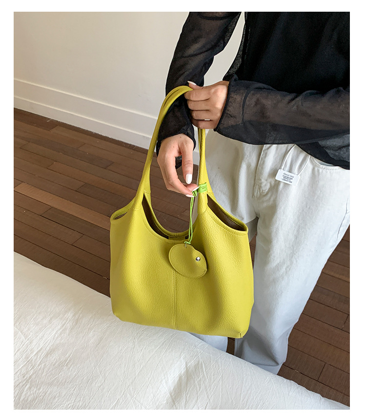 Large-capacity bag for women's summer, 2025 new style fashionable retro shoulder bag, textured tote bag for class and commuting undefined