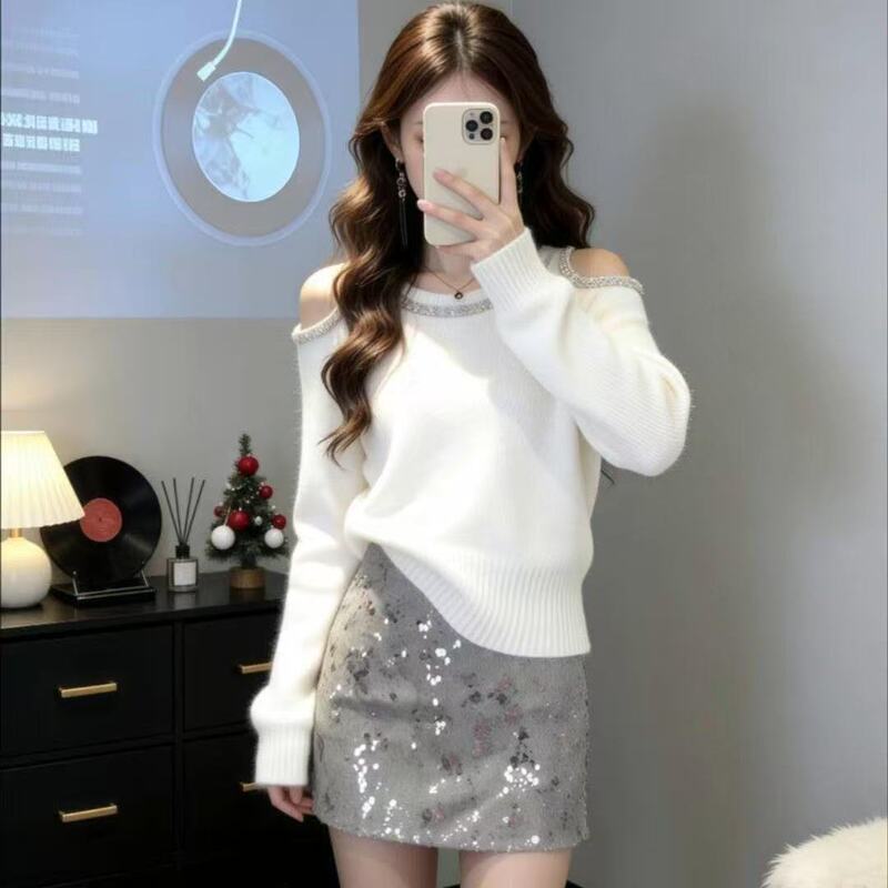 Unique and stylish pink sequin off-shoulder long-sleeve knit sweater for women, perfect for autumn and winter, age-reducing, slimming, and versatile top Unique and stylish pink sequin off-shoulder long-sleeve knit sweater for women, perfect for autumn and winter, age-reducing, slimming, and versatile top