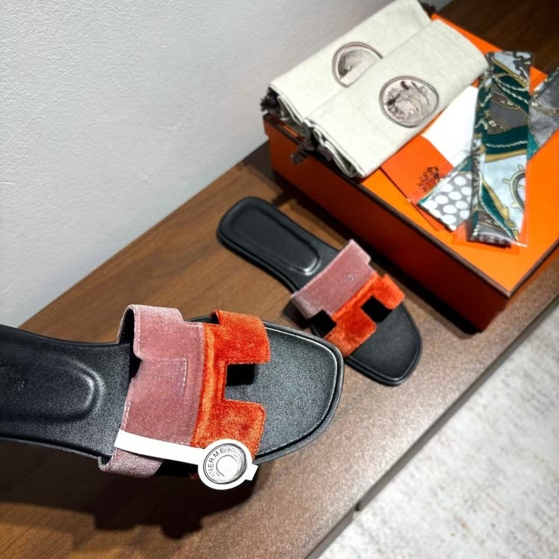 女性用の新しいスタイルのスリッパ、H型レザーフラットサンダル、女性用ベルベットシューズ、ネットセレブと同じスタイルのビーチシューズ、ビーチサンダル|undefined