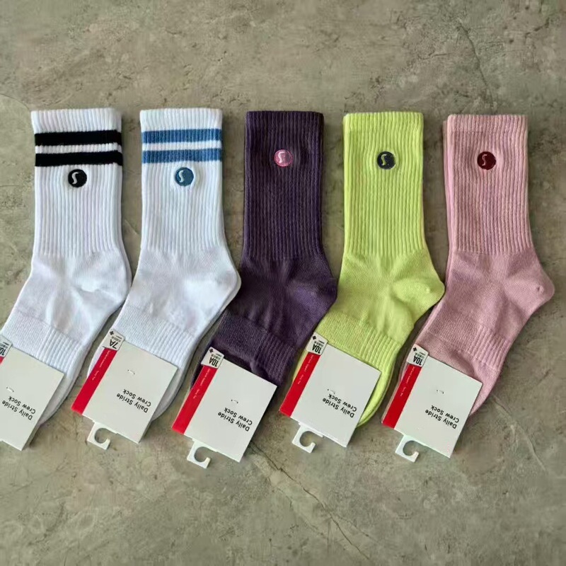 New Lulu Cotton Embroidered Logo Two-Stripe Unisex Casual Sports Socks for Running and Fitness, Breathable Trendy Socks New Lulu Cotton Embroidered Logo Two-Stripe Unisex Casual Sports Socks for Running and Fitness, Breathable Trendy Socks