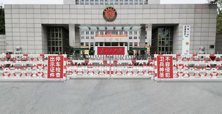 拒马交通挡车路障,电动拒马可移动隔离栏,遥控伸缩式拒马双层栅栏-阿里巴巴