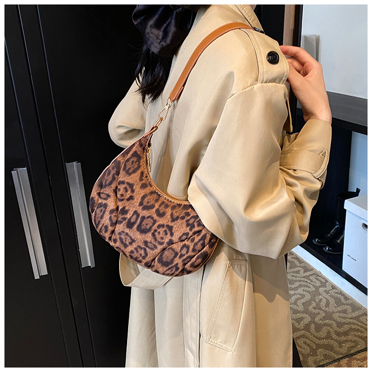 Leopard print cross-border niche bags for women, versatile and fashionable new retro underarm bag, stylish and individual commuting single-shoulder bag undefined