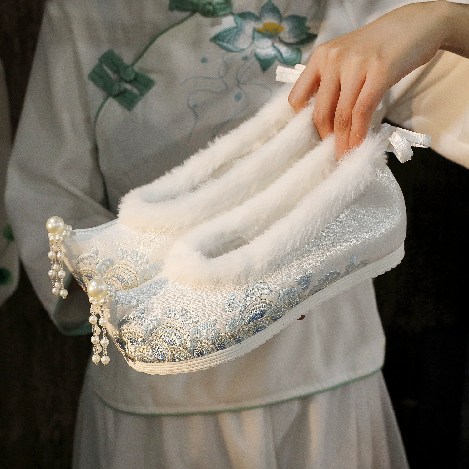 [Волны плюс хлопок] Обувь ханьфу Женская Новая 2023 Зимняя антикварная обувь с древней вышивкой, женские туфли-банты