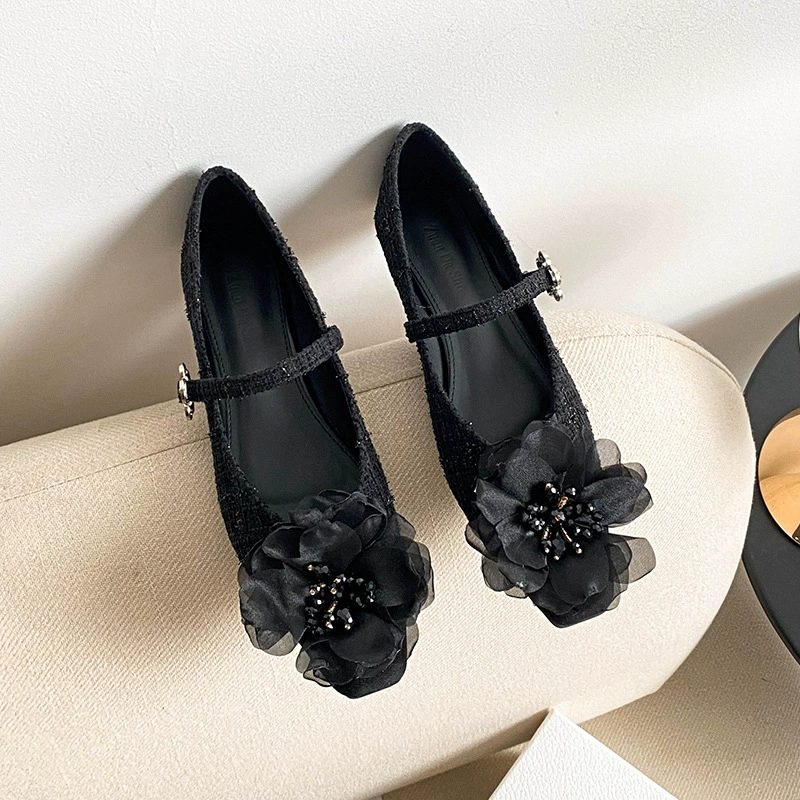 Мэри Джейн Стразы Квадратная головка 2025 Корейская версия обуви с божьей оковкой, дикая плоская обувь, молочные туфли, большие размеры женской обуви 41-43