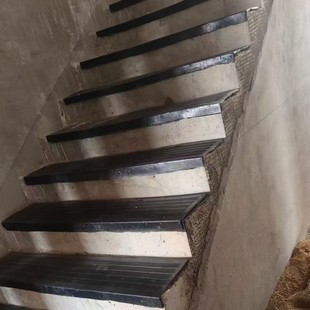 1.2m Rubber Stair Pedal Step Mat Stair Corner Protector Stair Divider Stair Non-slip Mat Construction Protection Grid