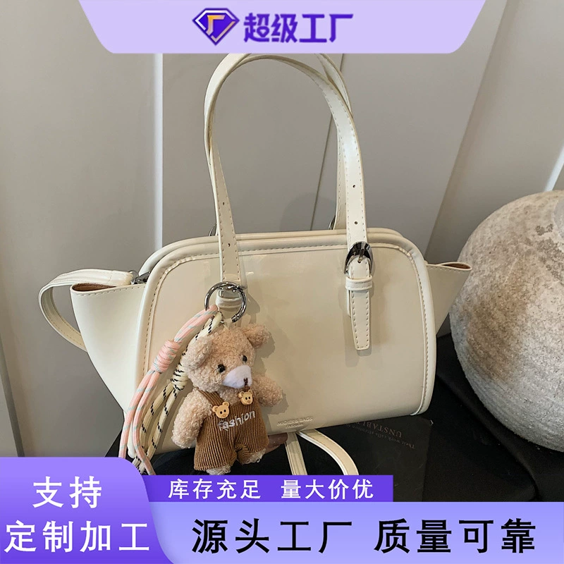 Иностранная минималистская текстура небольшая квадратная сумка Весенний тренд 2025 Новый модный женский нишевой дизайн