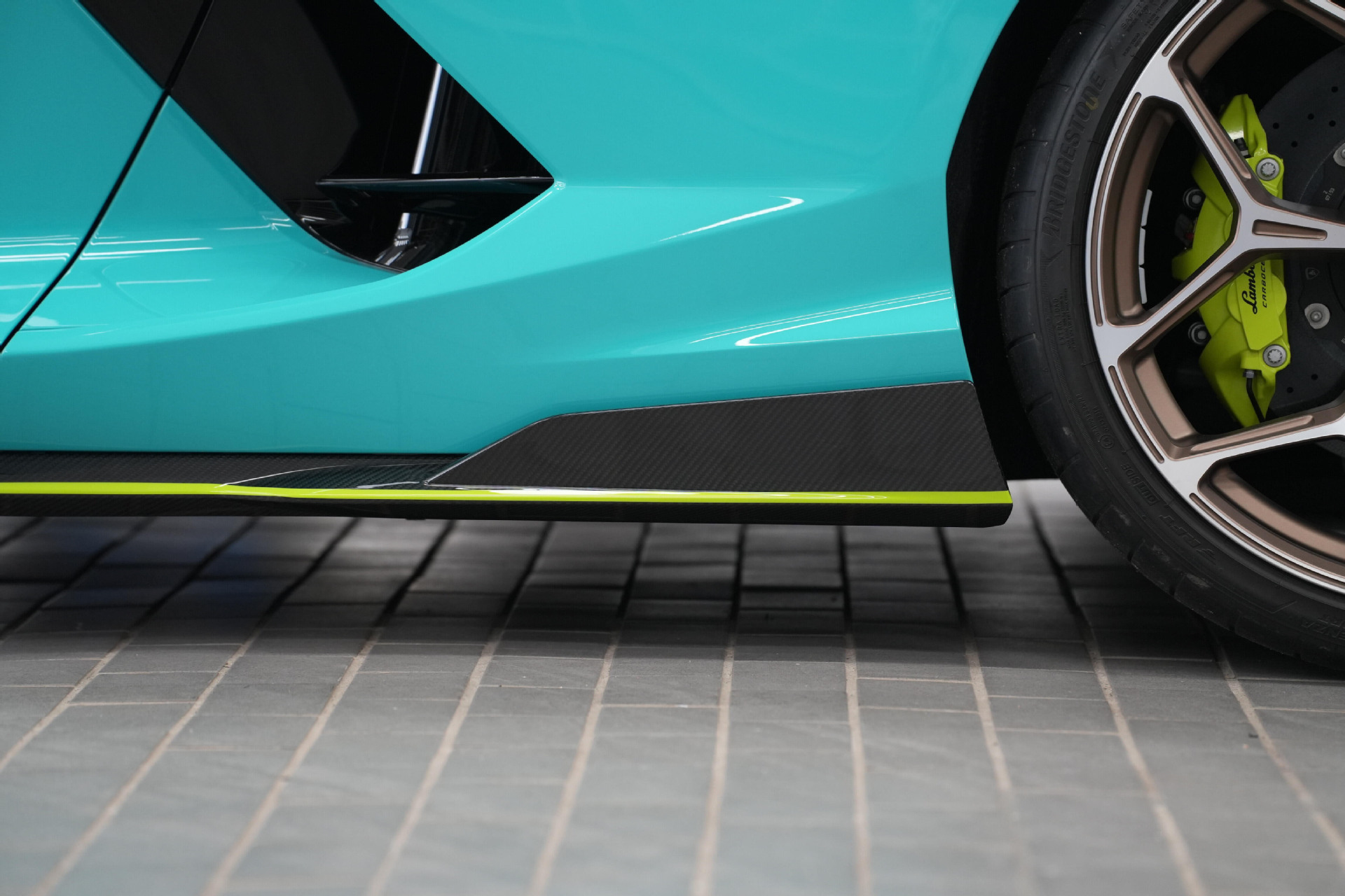 Suitable for Lamborghini's new Aventador Revuelto, modified with original OEM upgraded dry carbon fiber body kit
