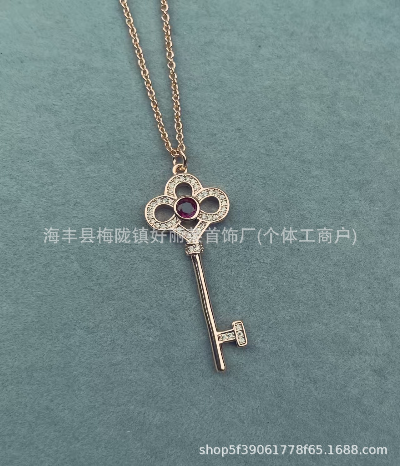 ローズゴールド レッドダイヤモンド クラウン キー ネックレス (S サイズ)