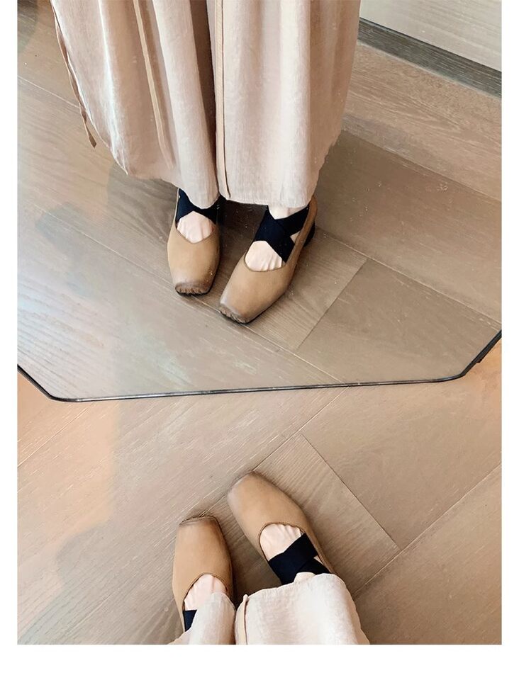 Giày búp bê nữ mũi vuông da cừu phối quai chéo, đế bệt gót thô 5 cm — Da đen (gót dày), Da đen (đáy phẳng), Màu trà sữa (gót dày), Màu trà sữa (đáy phẳng) chi tiết 71