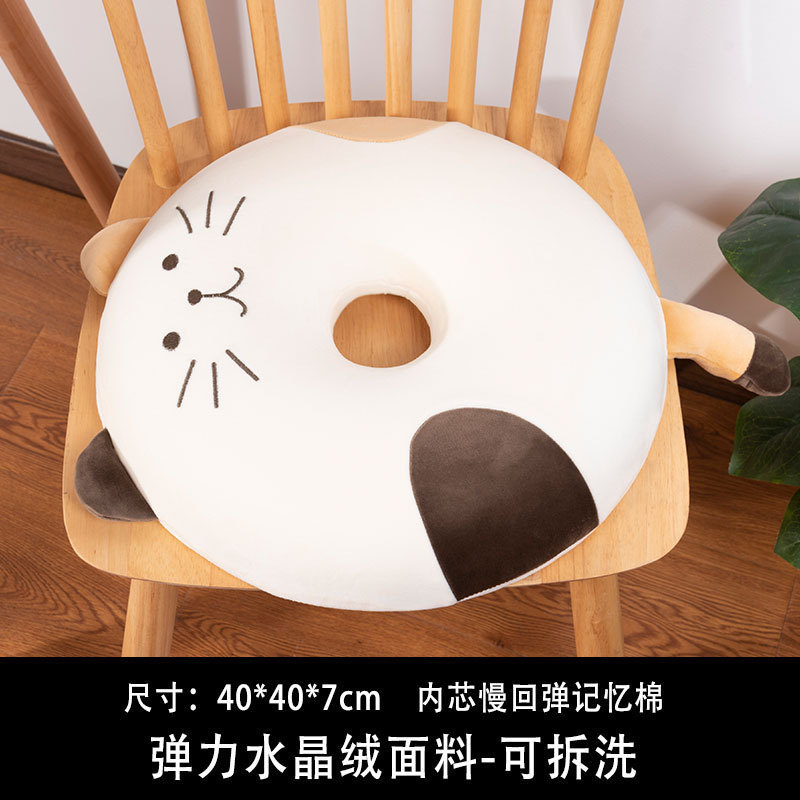記憶綿の厚い座布団の畳の椅子のお尻のクッションの中に透かし彫りのスポンジを敷いて食事の椅子の事務室の腰掛けの円形を敷きます。|undefined