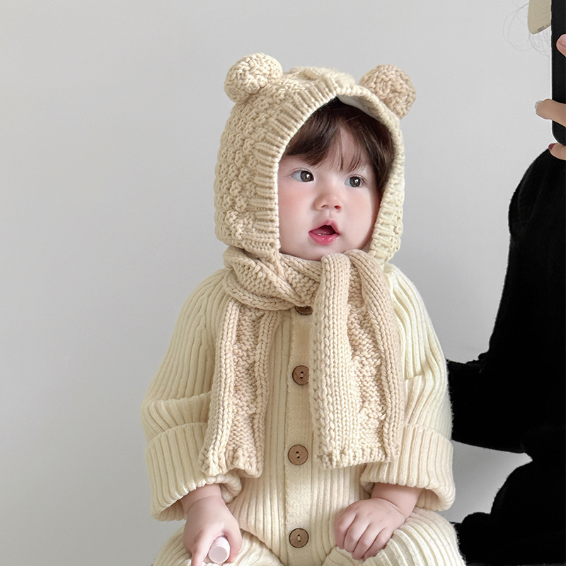 赤ちゃんの帽子冬の毛糸の帽子は首を囲みます。|undefined