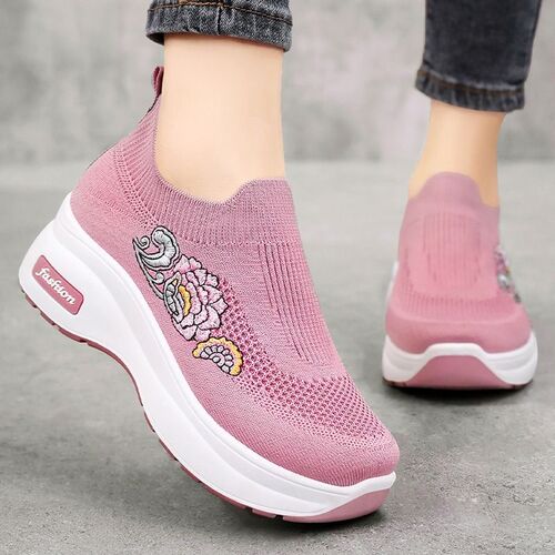 2026 summer soft sole breathable women's shoes height-increasing sneakers spring thick sole women's casual shoes Western-style all-matching soft sole