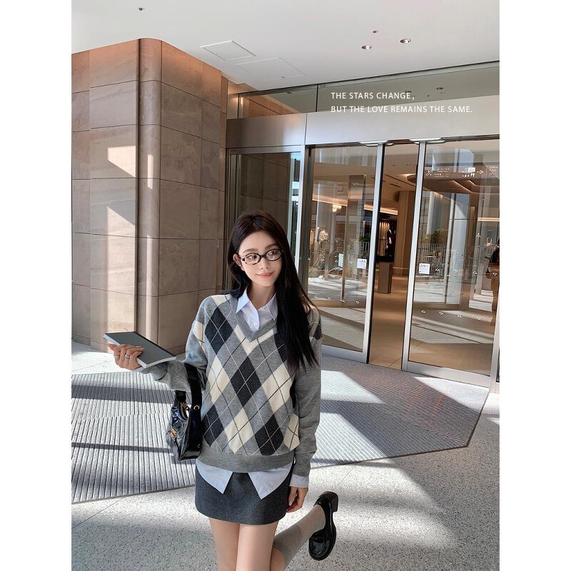 New Retro Quilted V Neck Pullover Knitwear 2025 Autumn and Winter Layered Slimming Look Inner Top