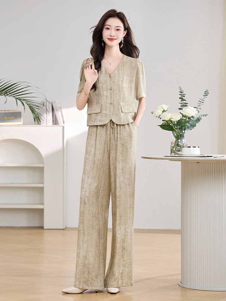 Bộ đồ công sở nữ mùa hè áo vest nhỏ phối quần ống rộng hai mảnh HE9837 — Màu hồng, Màu Kaki