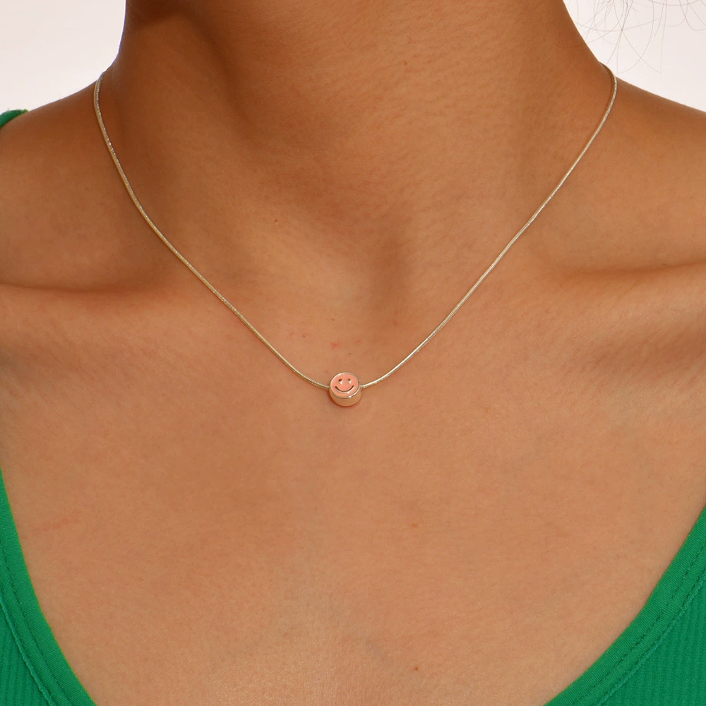 2023 Amazon Cross-Border Новое модное ожерелье Смайлик Одиночное многоцветное персонализированное ожерелье с подвеской