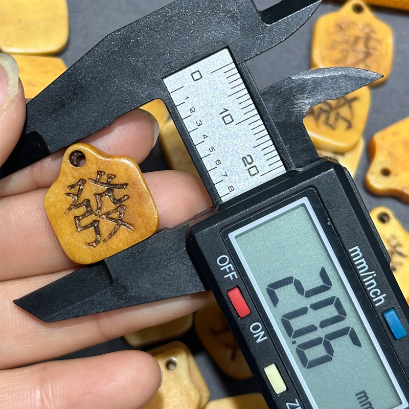 Natural camello hueso prueba tarjeta colgante hecho a mano DIY productos semiacabados accesorios backflow hueso talla pelo palabra clip joyería clip