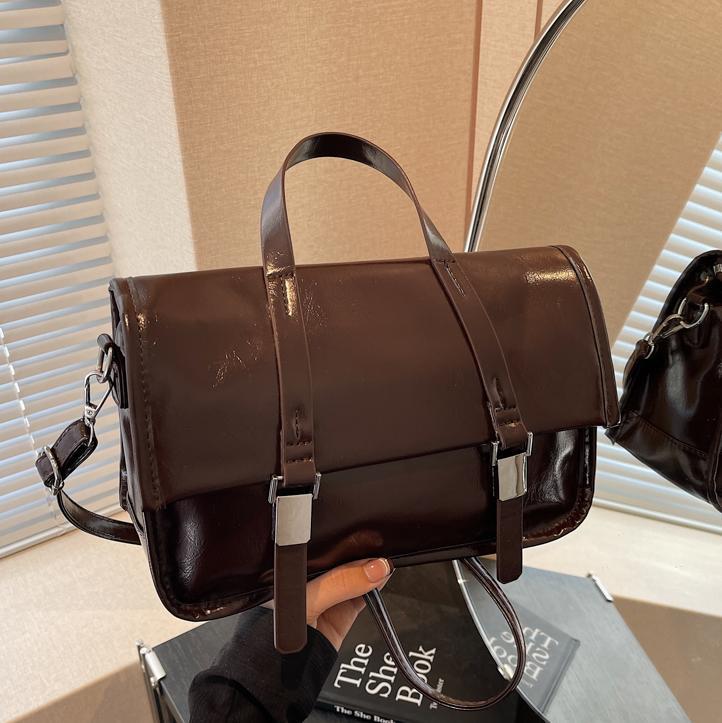 Otoño y invierno retro bolso de mano simple para mujeres 2024 nuevo paquete de hombro casual de gran capacidad de viaje bolsa de correo universal