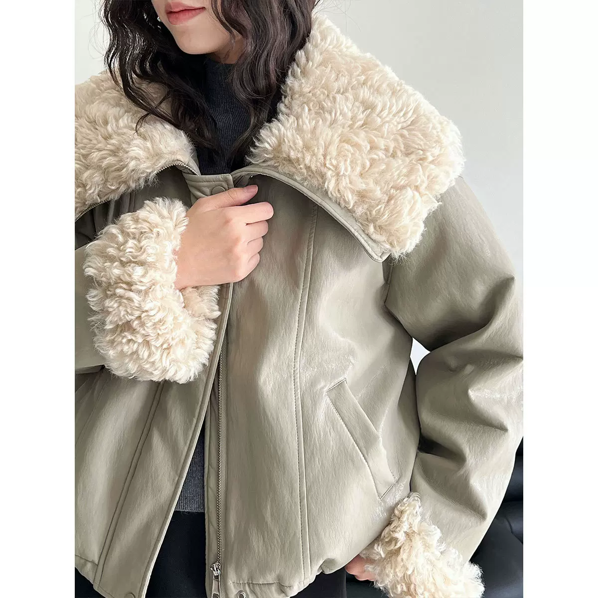 鹿西 大翻领羊羔毛短款加厚皮外套女冬三星90白鸭绒派克羽绒服Y89