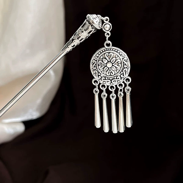 Chinese hairpin with tassels, flowered