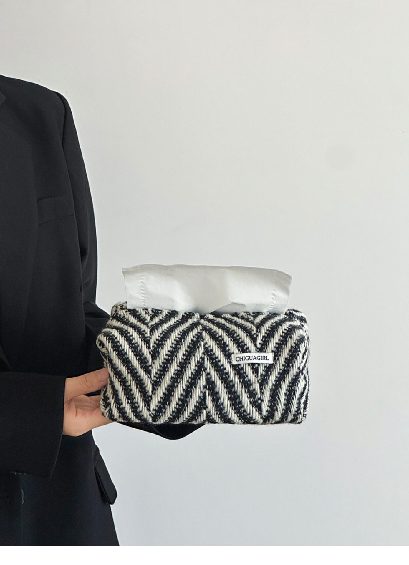 Vintage-style fabric tissue box for home, living room, and car use, high-end light luxury tissue bag, napkin cover, desktop tissue box