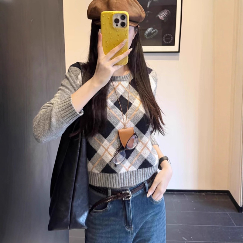 2025 Autumn New Style Retro Scottish College Style Contrast Color Diamond Embroidery Sweater Cardigan for Women